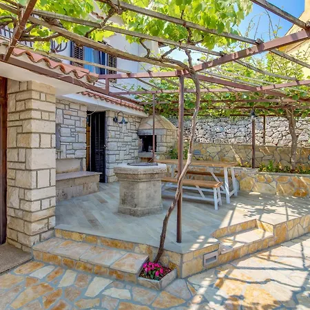 Дом отдыха Mit Grossem Garten Und Pool