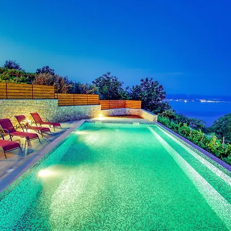 Mit Grossem Garten Und Pool Casa de Férias