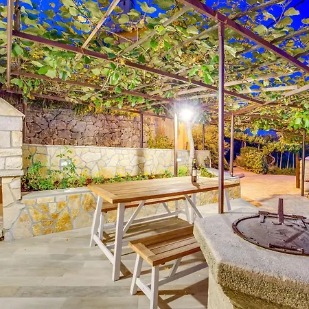 Дом отдыха Mit Grossem Garten Und Pool