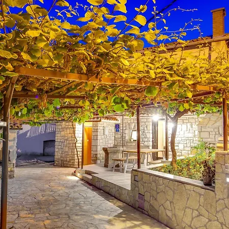 Mit Grossem Garten Und Pool Mošćenička Draga