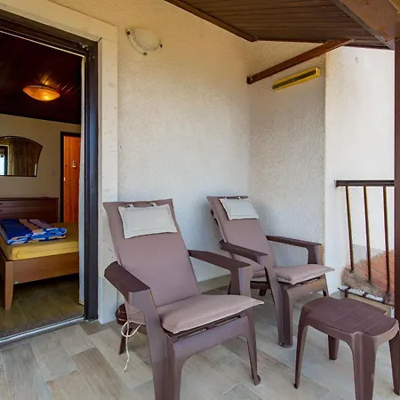 Mit Grossem Garten Und Pool Moscenicka Draga